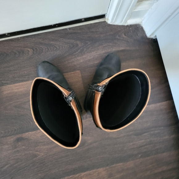 Boots - Picture 3 of 4